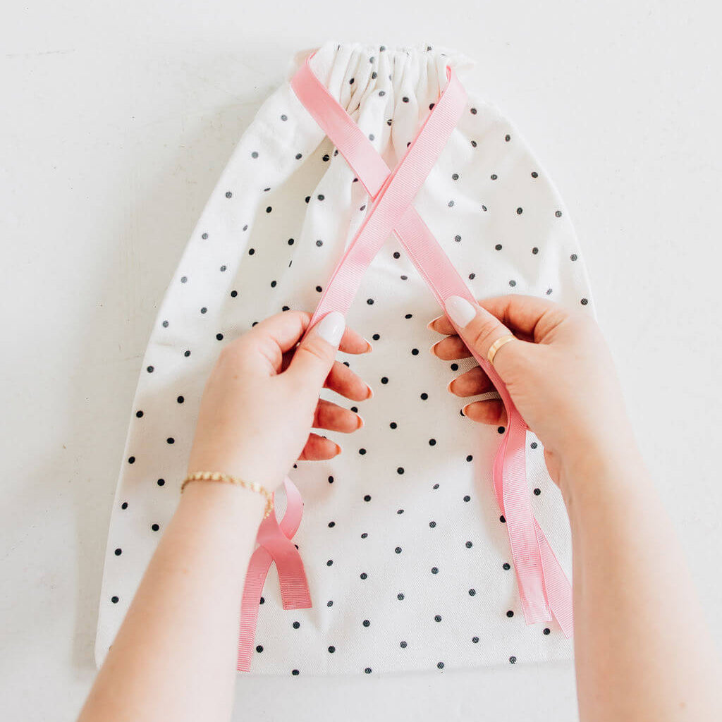 how to tie ribbon on a gift bag